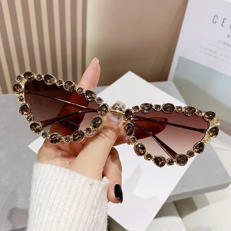 Wholesale Dark retro diamond metal exaggerated sunglasses